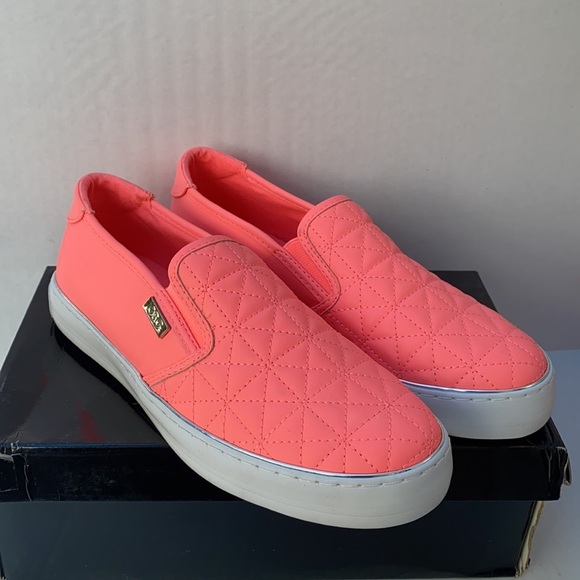 New G by GUESS Golly Platform Slip-On Sneakers - Picture 5 of 9